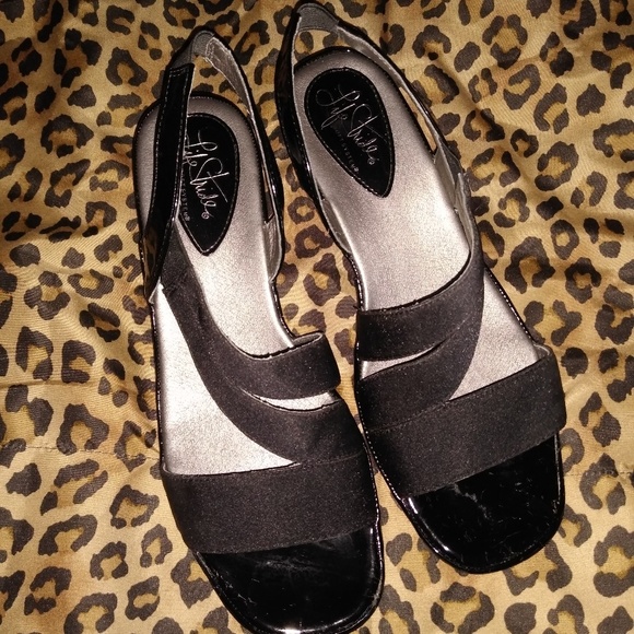 Pumps - Picture 1 of 6